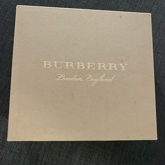 Brand new Burberry - Picture 2 of 4